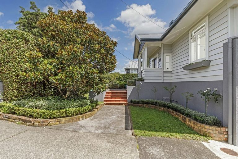 Photo of property in 1/41 East Coast Road, Milford, Auckland, 0620