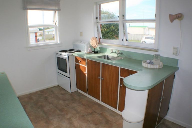 Photo of property in 57 Weraroa Road, Levin, 5510