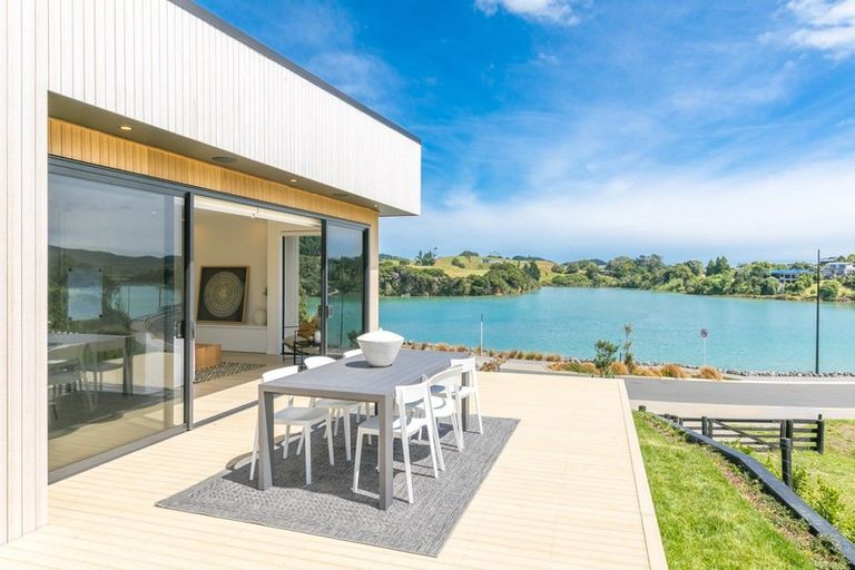 Photo of property in 5 Rangitahi Road, Raglan, 3225