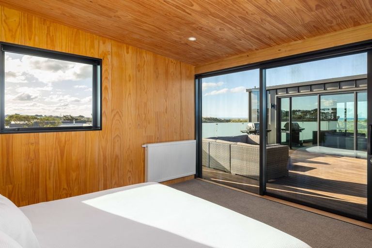 Photo of property in 320 Marine Parade, New Brighton, Christchurch, 8061