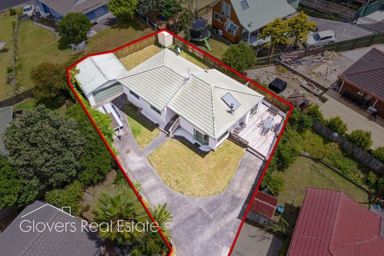 Photo of property in 14 Stockton Place, Glendene, Auckland, 0602