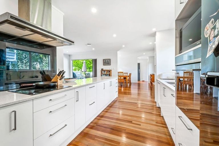 Photo of property in 5 Seabar Place, Glen Eden, Auckland, 0602
