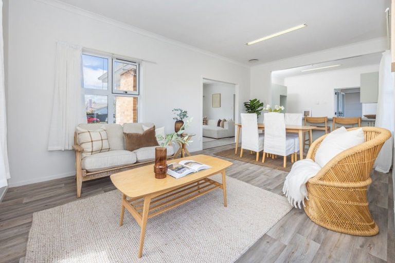 Photo of property in 22 Forest Lake Road, Forest Lake, Hamilton, 3200