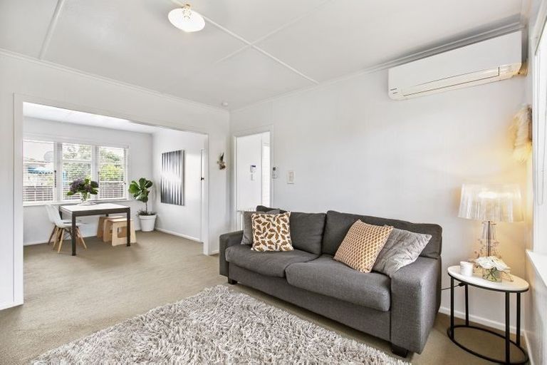 Photo of property in 18 Crawford Avenue, Mangere Bridge, Auckland, 2022