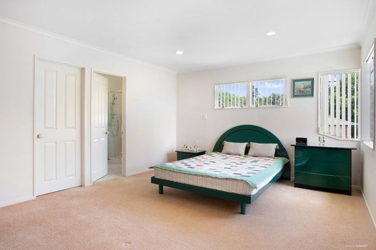 Photo of property in 5 Landvale Court, Browns Bay, Auckland, 0630