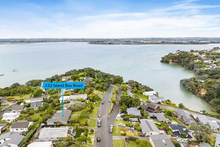 Photo of property in 122 Island Bay Road, Beach Haven, Auckland, 0626