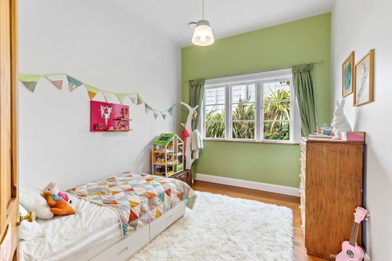 Photo of property in 14 Garfield Street, Brooklyn, Wellington, 6021