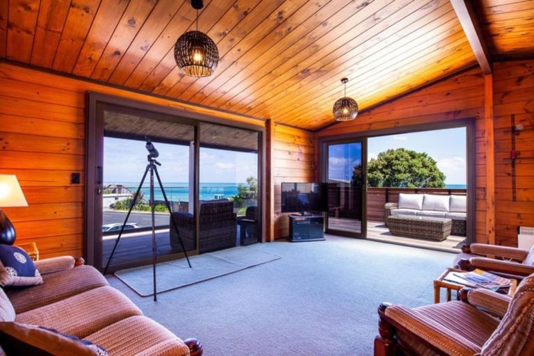 Photo of property in 50 Messenger Terrace, Oakura, 4314