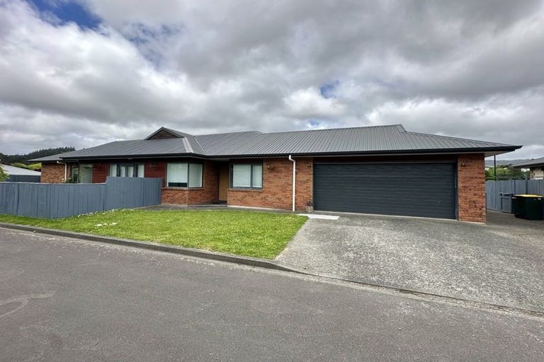 Photo of property in 11 Cottle Heath Close, Manor Park, Lower Hutt, 5019