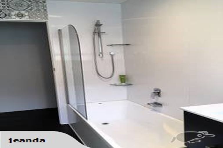 Photo of property in 17 Palliser Road, Roseneath, Wellington, 6011