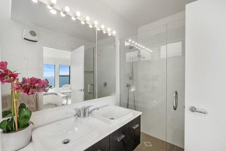 Photo of property in 1/15 Craig Road, Milford, Auckland, 0620