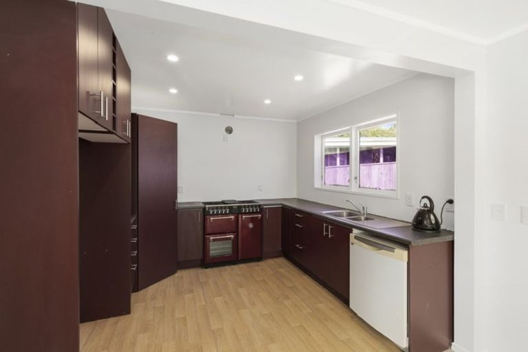 Photo of property in 18 Clapham Grove, Stokes Valley, Lower Hutt, 5019