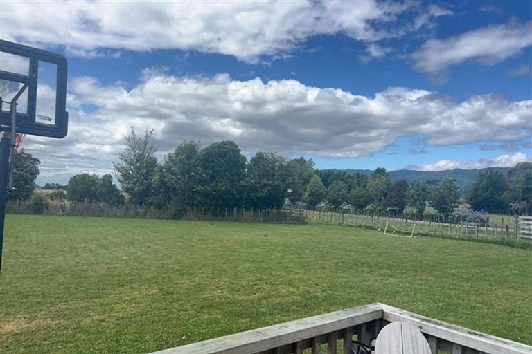 Photo of property in 275 Tararua Road, Levin, 5571