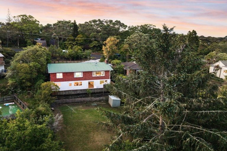 Photo of property in 42 West Lynn Road, Titirangi, Auckland, 0604