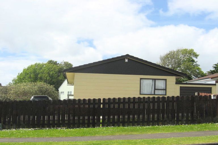 Photo of property in 2/11 Burundi Avenue, Clendon Park, Auckland, 2103