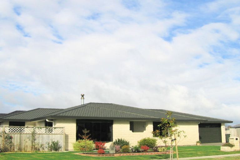 Photo of property in 9 San Priamo Place, Paraparaumu Beach, Paraparaumu, 5032