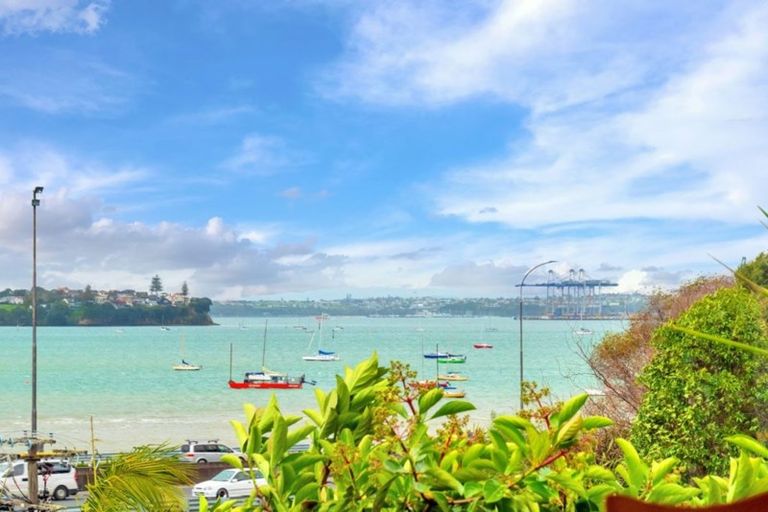 Photo of property in 1/3 Beach Road, Northcote Point, Auckland, 0627