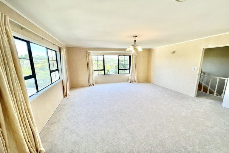 Photo of property in 31 John Downs Drive, Browns Bay, Auckland, 0630