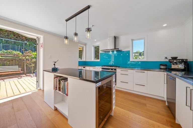 Photo of property in 9 Oawai Place, Marfell, New Plymouth, 4310