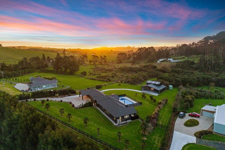 Photo of property in 121 Valley Road, Waimauku, 0881