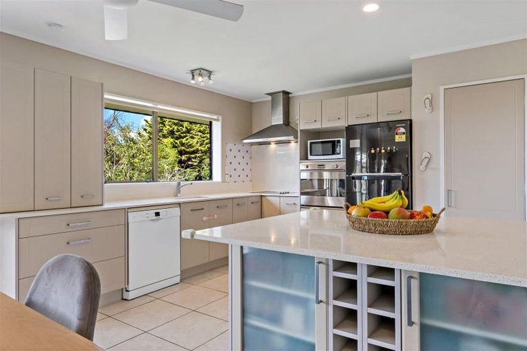 Photo of property in 2/160 Stapleford Crescent, Browns Bay, Auckland, 0630