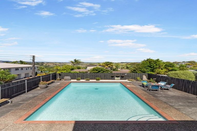 Photo of property in 109 Sandspit Road, Shelly Park, Auckland, 2014