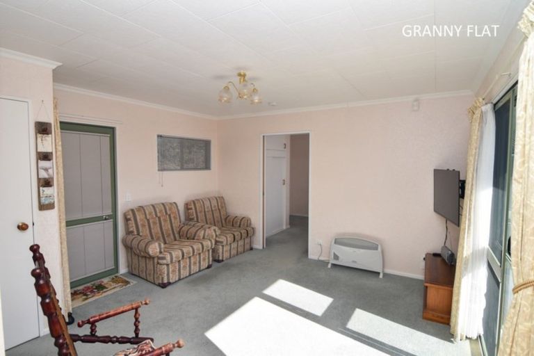 Photo of property in 127 Lincoln Road, Carterton, 5713