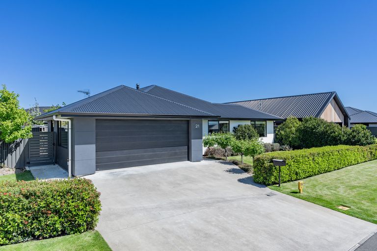 Photo of property in 21 Caledonia Drive, Mosgiel, 9024