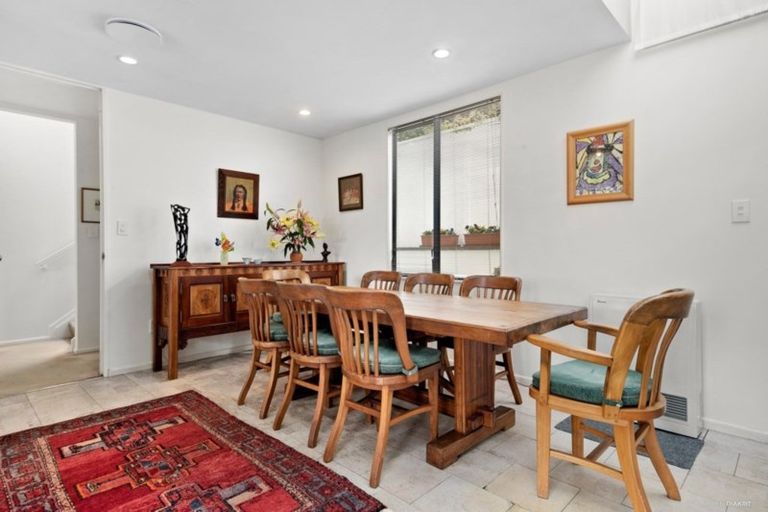 Photo of property in 2/72 Wairoa Road, Narrow Neck, Auckland, 0624