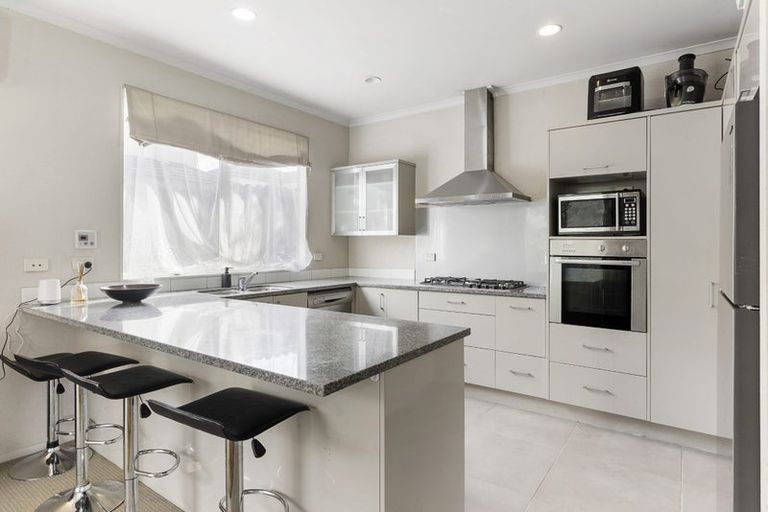 Photo of property in 12 Seresin Crescent, Flat Bush, Auckland, 2016