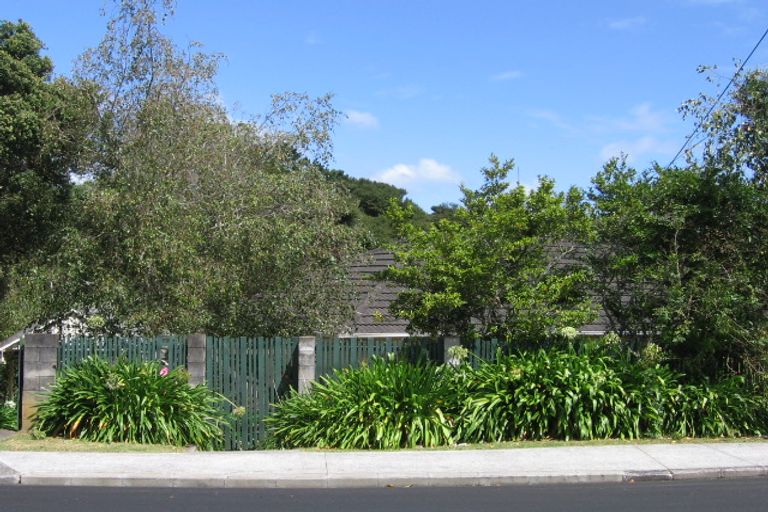 Photo of property in 53 Sunnyhaven Avenue, Beach Haven, Auckland, 0626