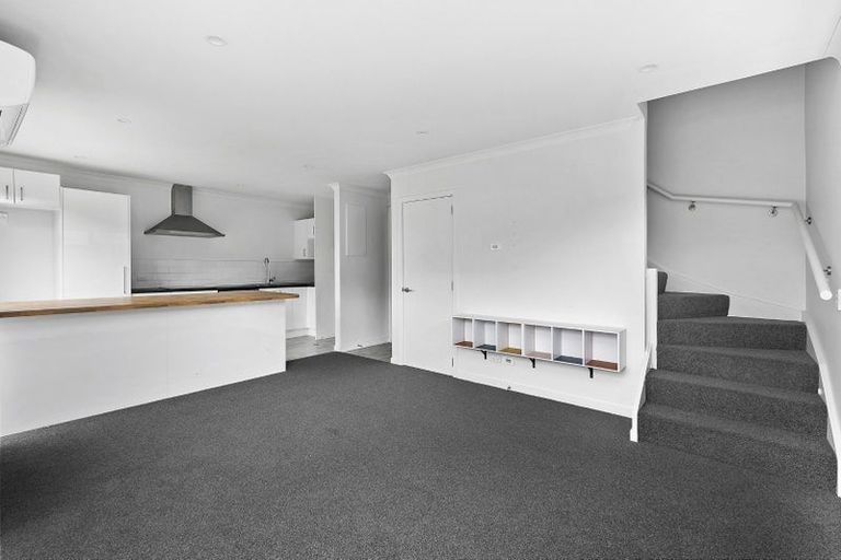 Photo of property in 15 Ara Patukawenga, Tawa, Wellington, 5028