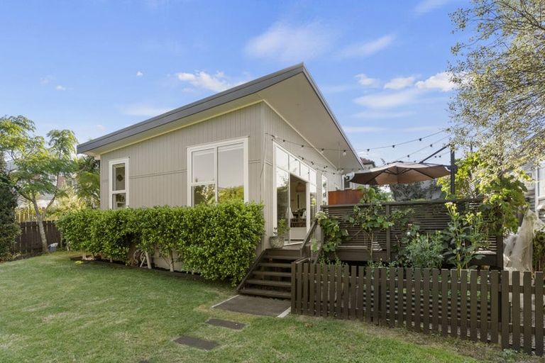 Photo of property in 72 Kiwitea Street, Sandringham, Auckland, 1041