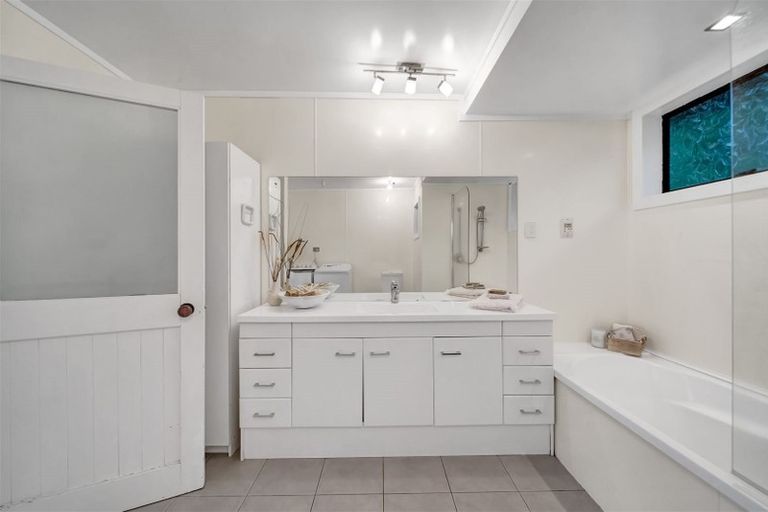 Photo of property in 18 Ohawe Terrace, Ohawe, Hawera, 4671