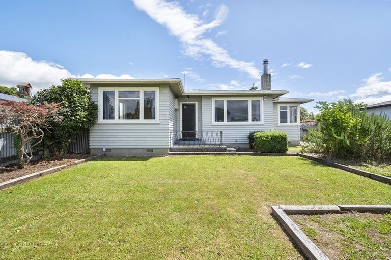 Photo of property in 19 Pembroke Street, Highbury, Palmerston North, 4412