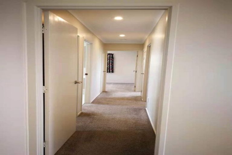 Photo of property in 34 Lavery Place, Sunnynook, Auckland, 0632