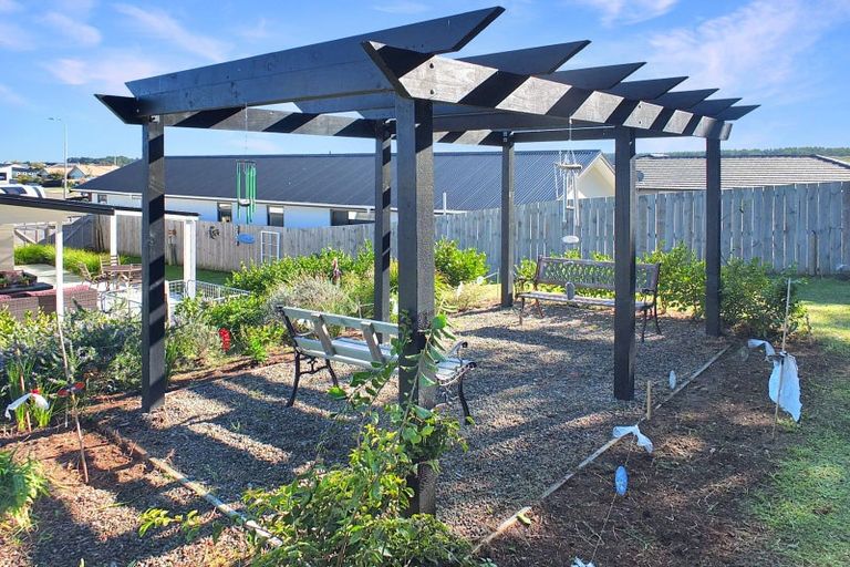 Photo of property in 17 Oxnam Place, Foxton Beach, Foxton, 4815