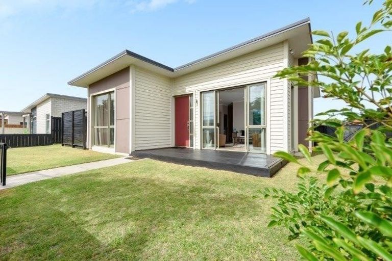 Photo of property in 52 Spinifex Street, Papamoa Beach, Papamoa, 3118