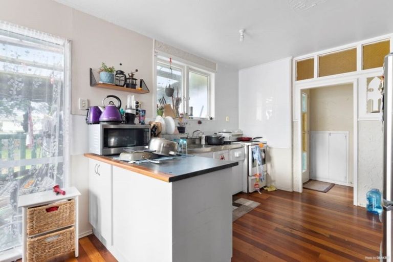 Photo of property in 15 Albert Road, Kelston, Auckland, 0602