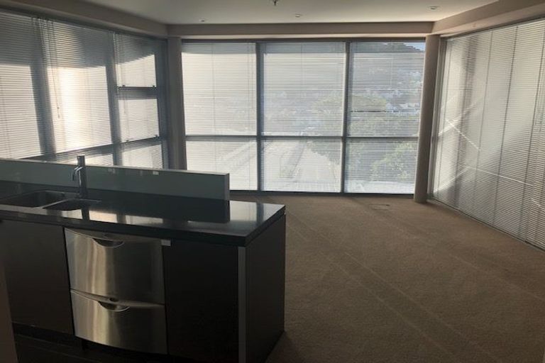 Photo of property in Summit Apartments, 9/184 Molesworth Street, Thorndon, Wellington, 6011