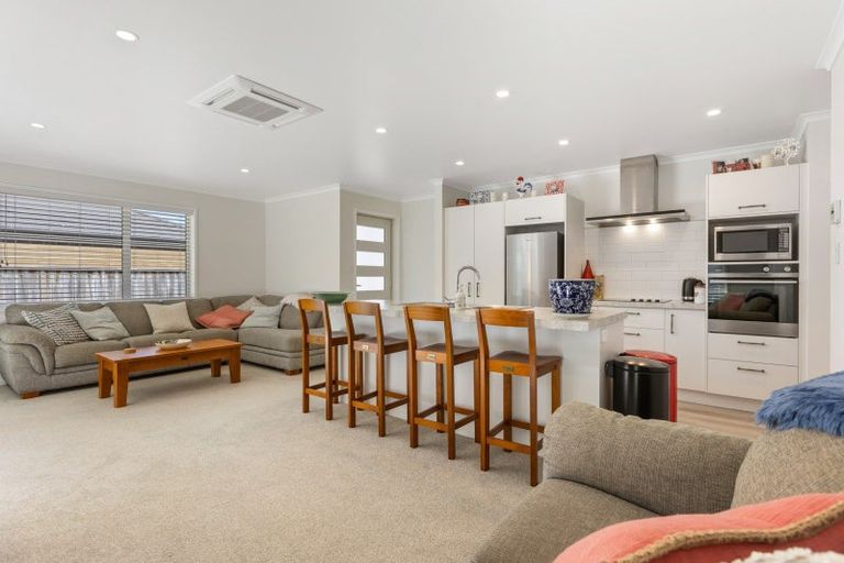 Photo of property in 14 Nukuroa Close, Waitara, 4320