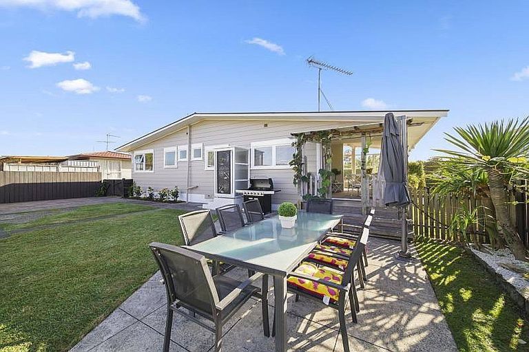 Photo of property in 72 Walworth Avenue, Pakuranga Heights, Auckland, 2010