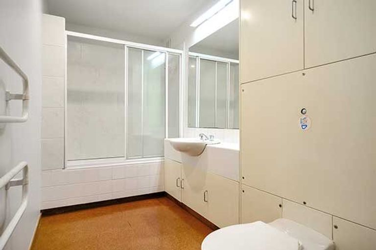 Photo of property in 74 Queen Street, Northcote Point, Auckland, 0627