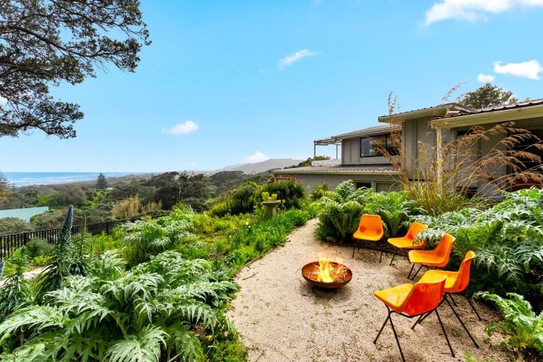 Photo of property in 27 Domain Crescent, Muriwai, Waimauku, 0881