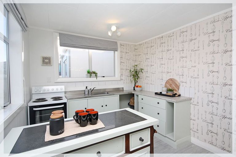 Photo of property in 10 Pratt Avenue, Foxton Beach, Foxton, 4815