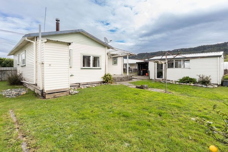 Photo of property in 10 Mills Street, Runanga, 7803