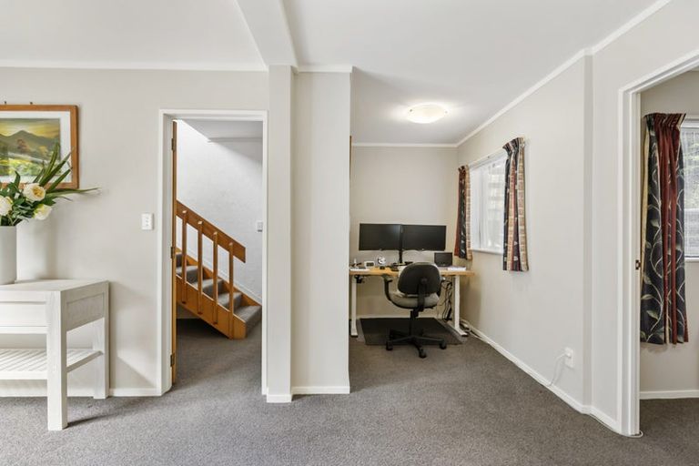 Photo of property in 8 Coubray Place, Botany Downs, Auckland, 2010