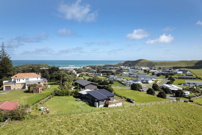Photo of property in 4 Gillespie Drive, Baylys Beach, Dargaville, 0377