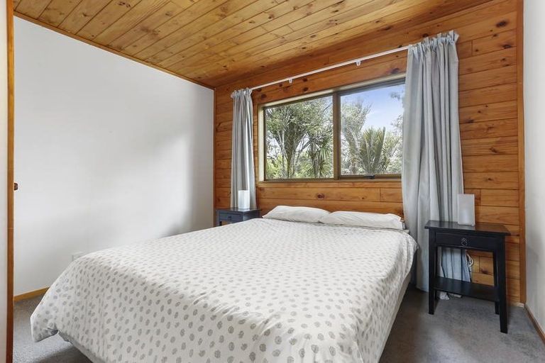 Photo of property in 114 Mountain Road, Henderson Valley, Auckland, 0612