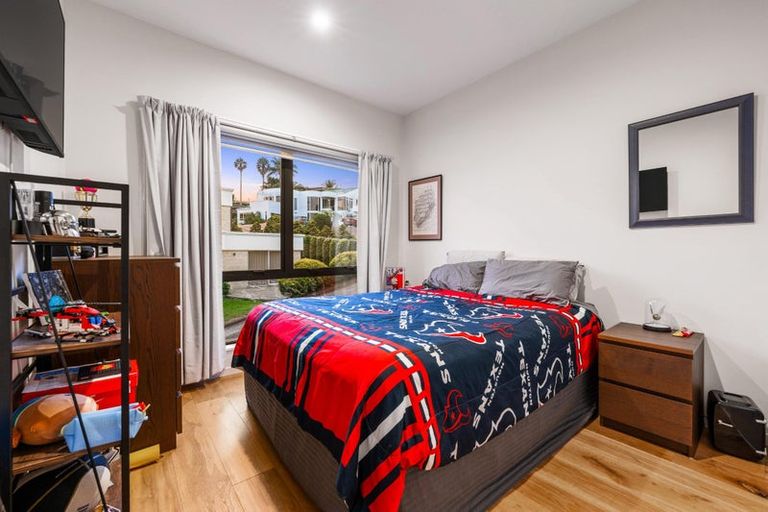 Photo of property in 17a Constable Lane, West Harbour, Auckland, 0618
